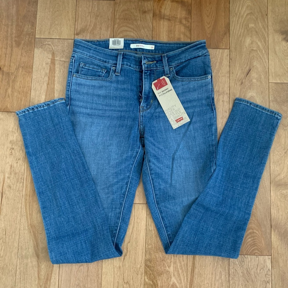 NWT Levi's 711 Skinny Jeans